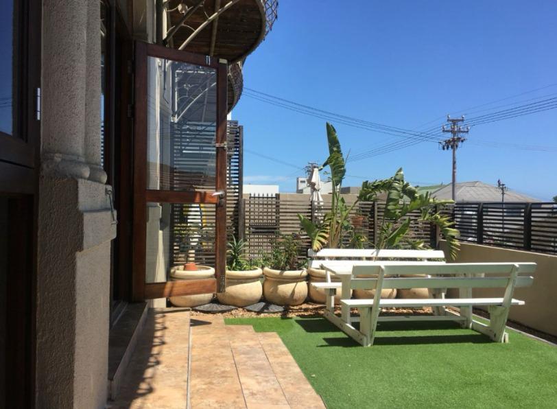 2 Bedroom Property for Sale in Sea Point Western Cape